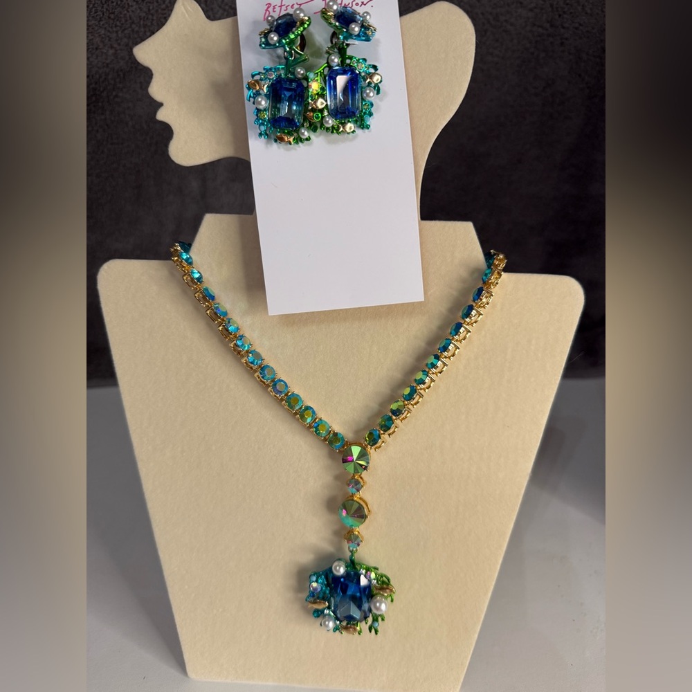 🧜‍♀️🐟Betsey Johnson Blue Crystal Pendant Necklace with Matching Earrings